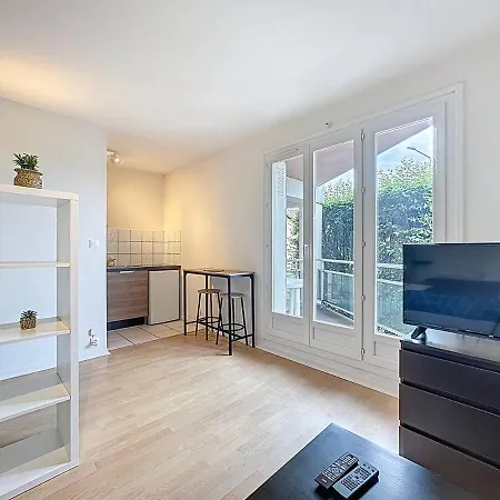 2 Personnes Avec Parking Et Balcon Proudhon *