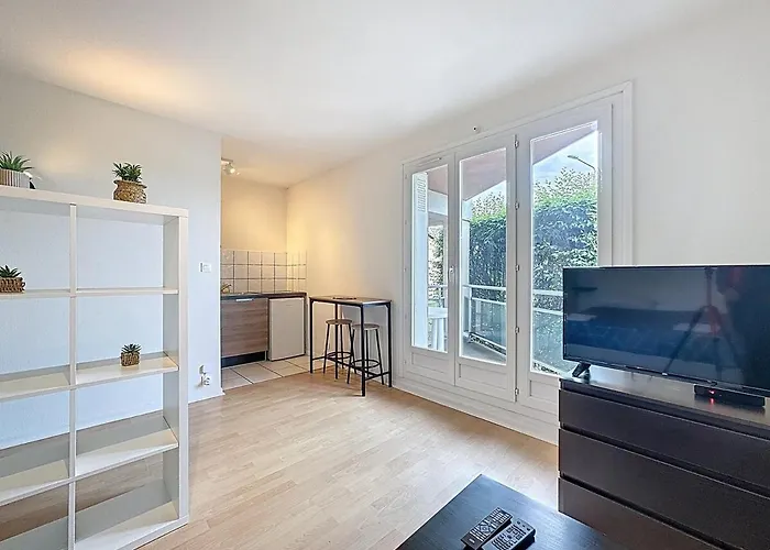 2 Personnes Avec Parking Et Balcon Proudhon *